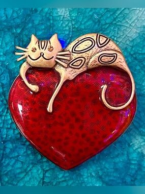 Adorable Cat Enamel Heart Vintage Brooch Pin